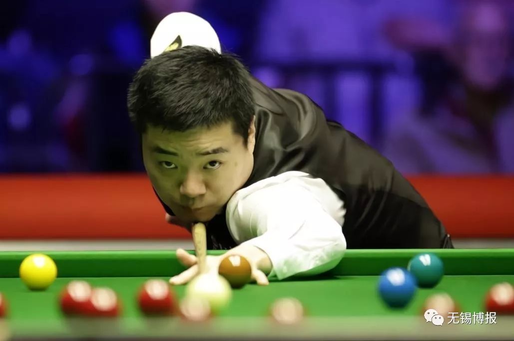 球迷呈现更 球迷呈现更