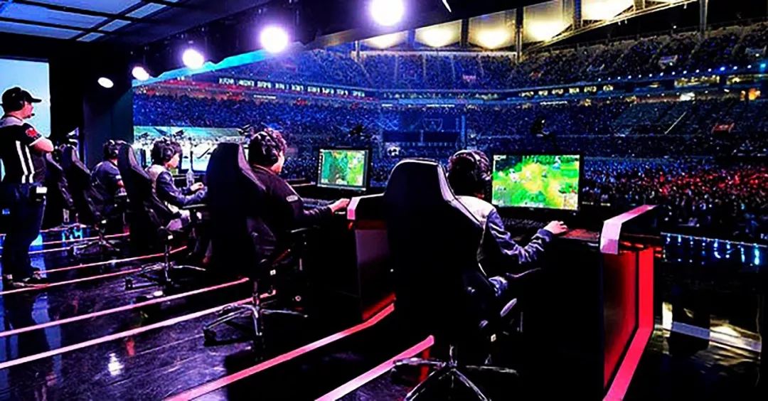 强调动作的 强调动作的