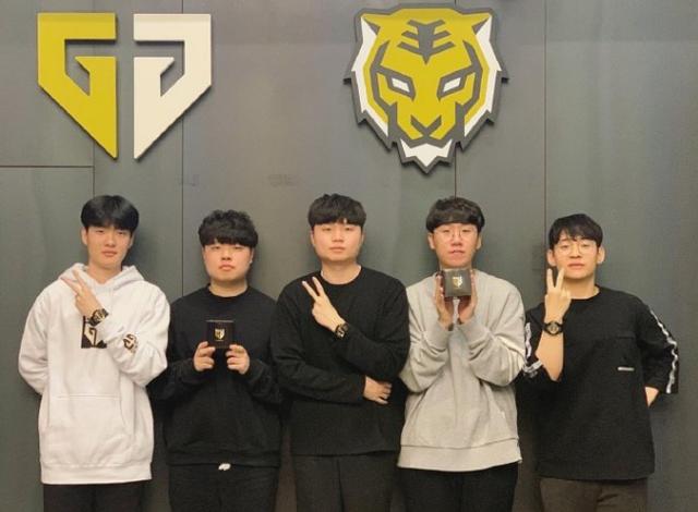 对战阿尔巴 对战阿尔巴